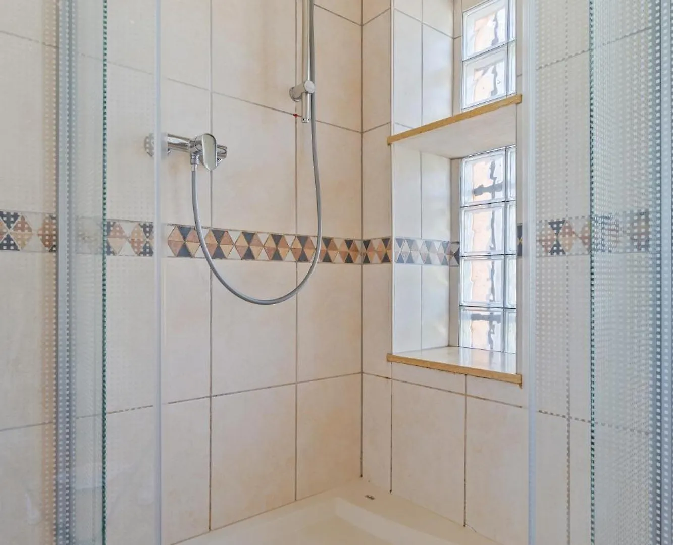 Charming 3-Br Townhome Near Luxembourg City Center 0*,  Luxembourg