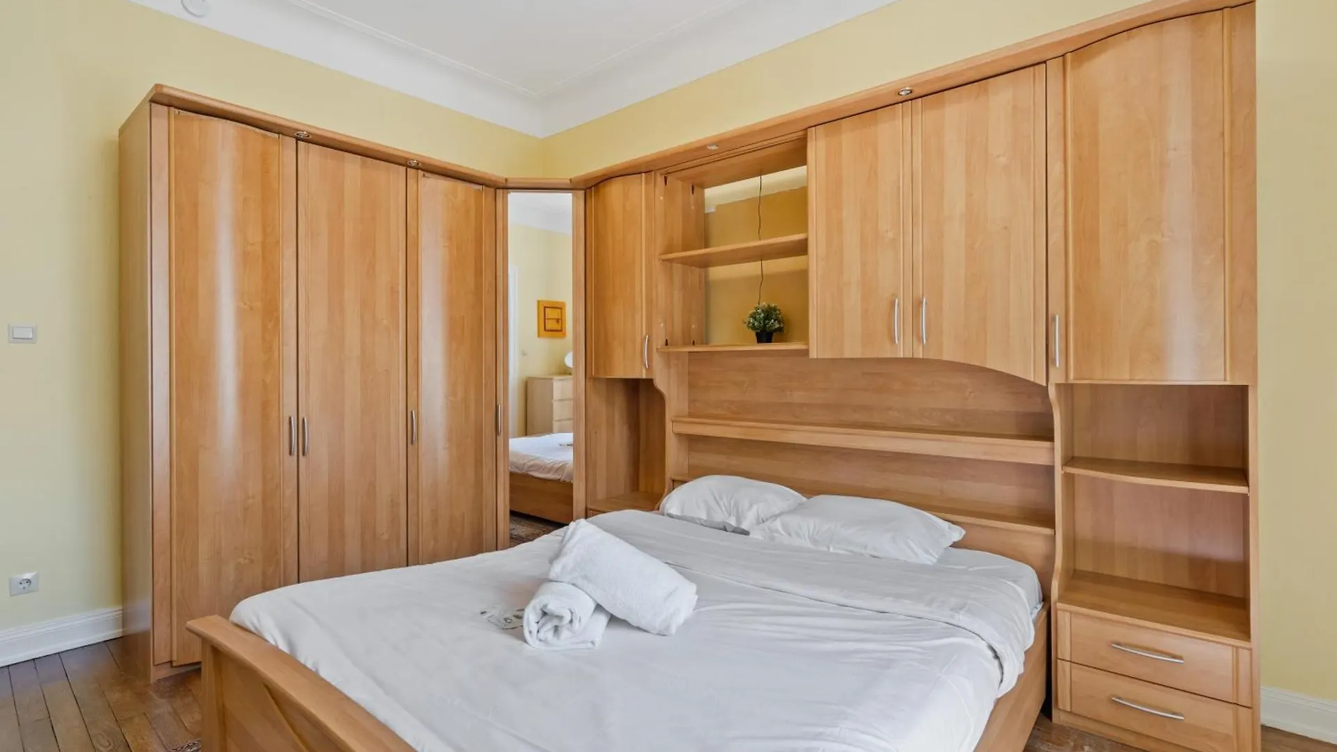 Charming 3-Br Townhome Near Luxembourg City Center Apartment