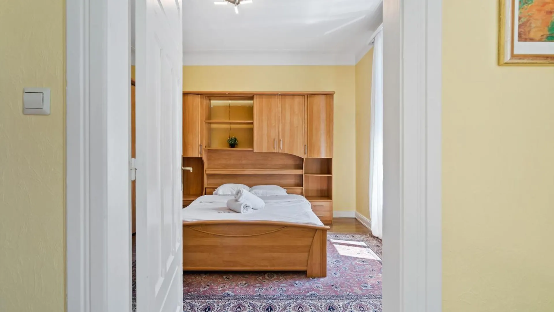 Charming 3-Br Townhome Near Luxembourg City Center 0*,  لوكسمبورغ