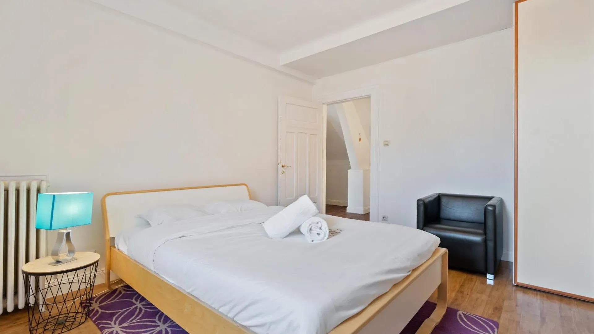 Charming 3-Br Townhome Near Luxembourg City Center شقة