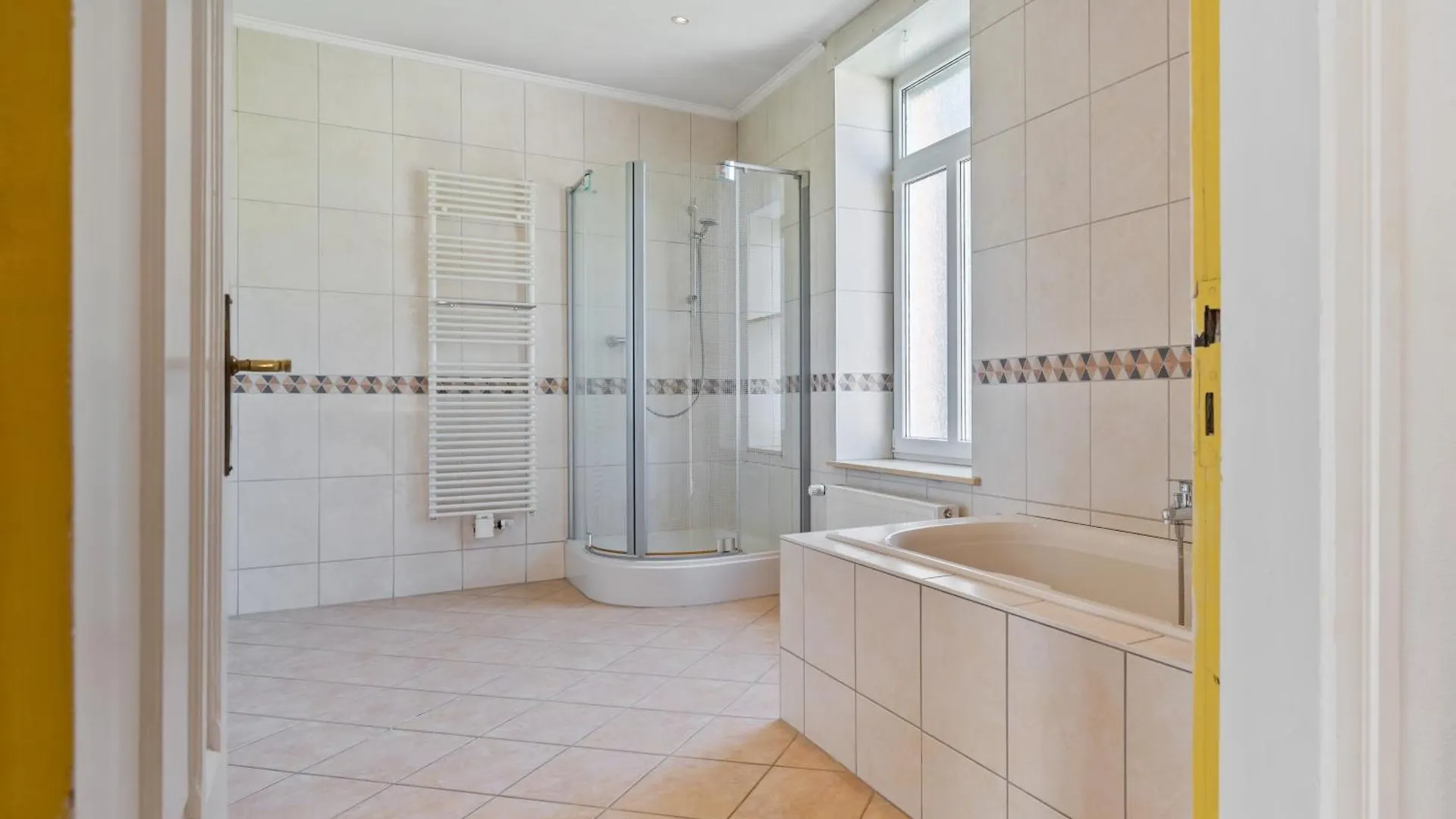 Charming 3-Br Townhome Near Luxembourg City Center لوكسمبورغ